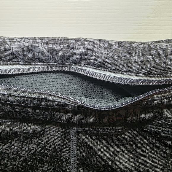 Athleta Techno Be Free Nickers/crop leggings Black Dobby Sz XSmall - Picture 7 of 9